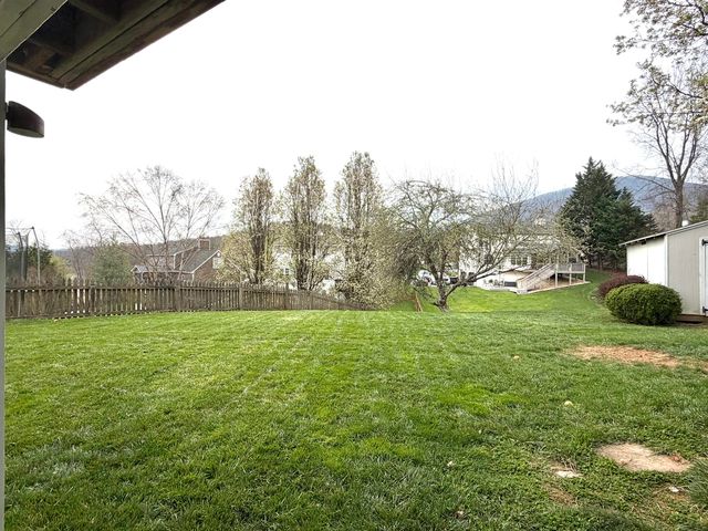 6219 Ashmont DR, Roanoke, VA 24018