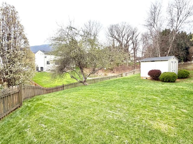 6219 Ashmont DR, Roanoke, VA 24018