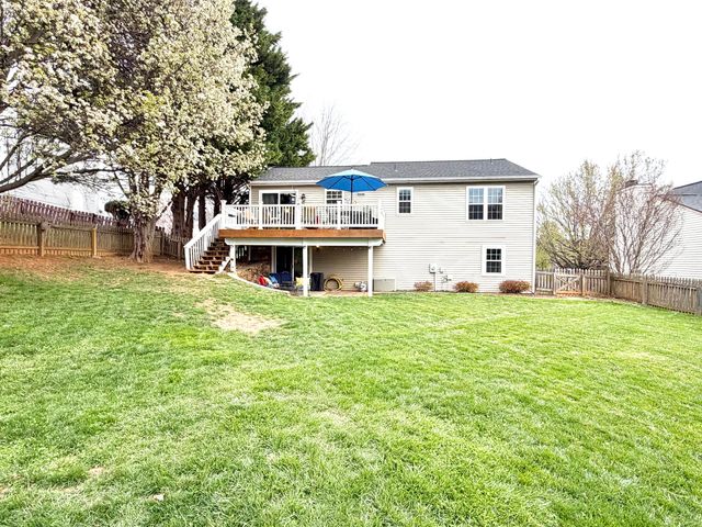 6219 Ashmont DR, Roanoke, VA 24018