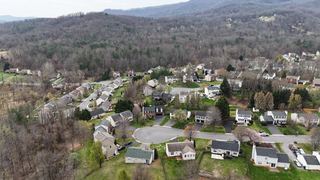 6219 Ashmont DR, Roanoke, VA 24018