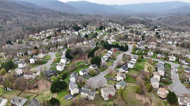 6219 Ashmont DR, Roanoke, VA 24018