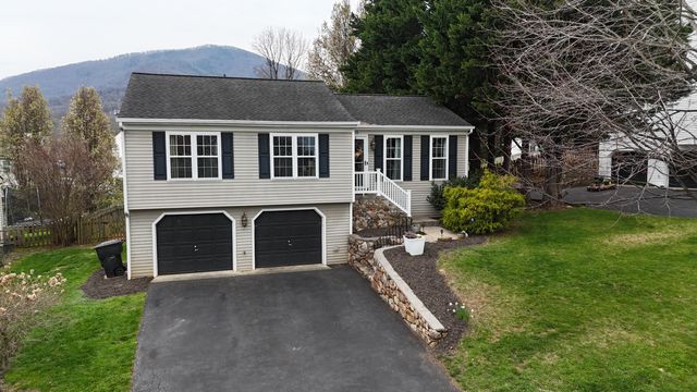 6219 Ashmont DR, Roanoke, VA 24018