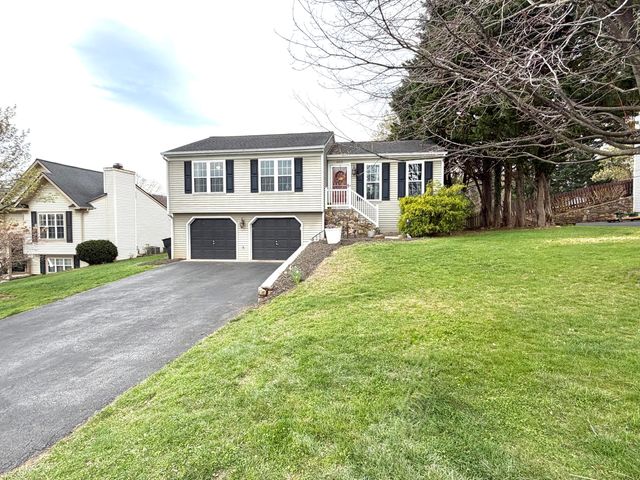 6219 Ashmont DR, Roanoke, VA 24018