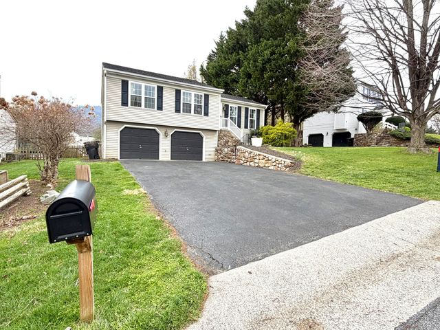 6219 Ashmont DR, Roanoke, VA 24018