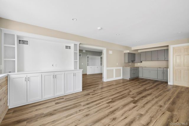 178 Main Road, Riverhead, NY 11901