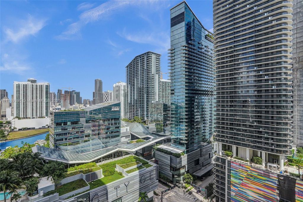55 SW 9th St 2201, Miami, FL 33130
