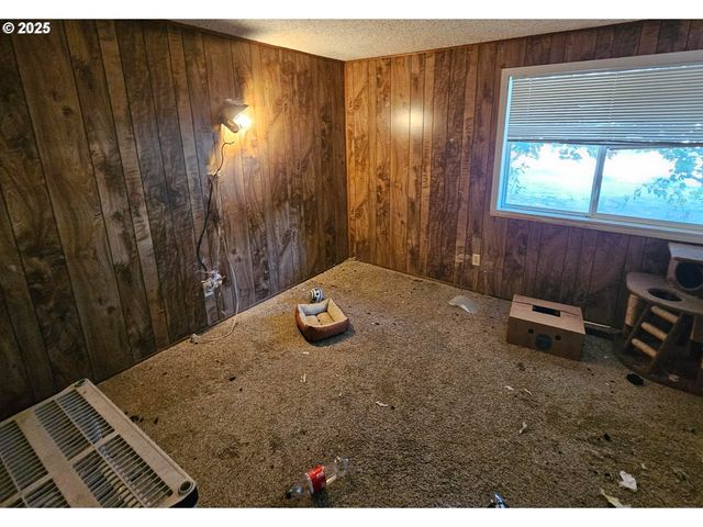 18896 LAFAYETTE Ave, Oregon City, OR 97045