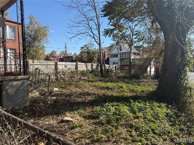 4402 Clarence Avenue, St Louis, MO 63115