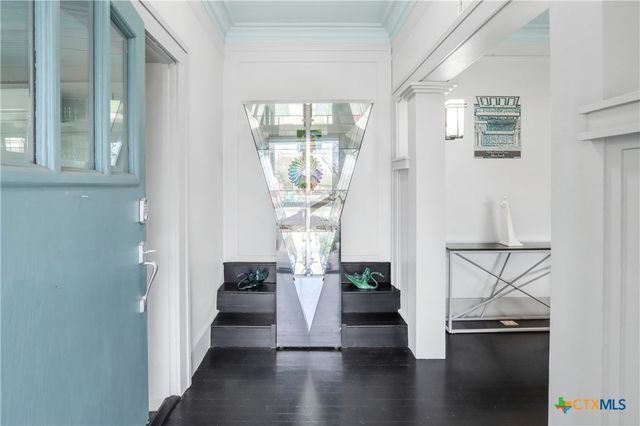 503 S Austin Street, Seguin, TX 78155