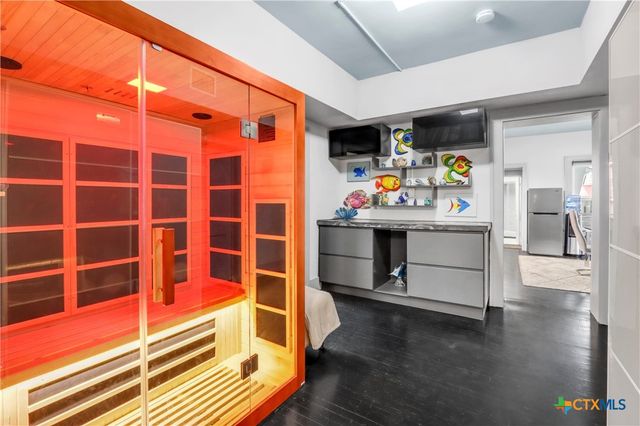 503 S Austin Street, Seguin, TX 78155