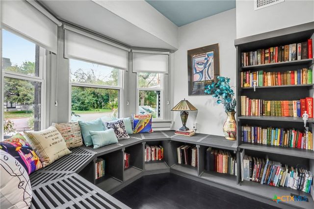 503 S Austin Street, Seguin, TX 78155