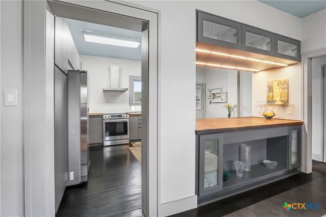 503 S Austin Street, Seguin, TX 78155