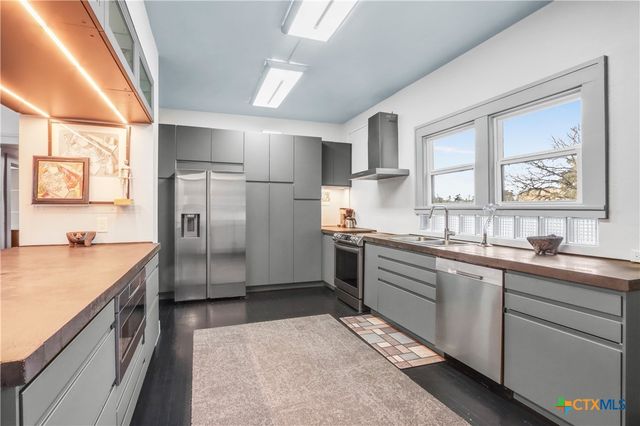 503 S Austin Street, Seguin, TX 78155