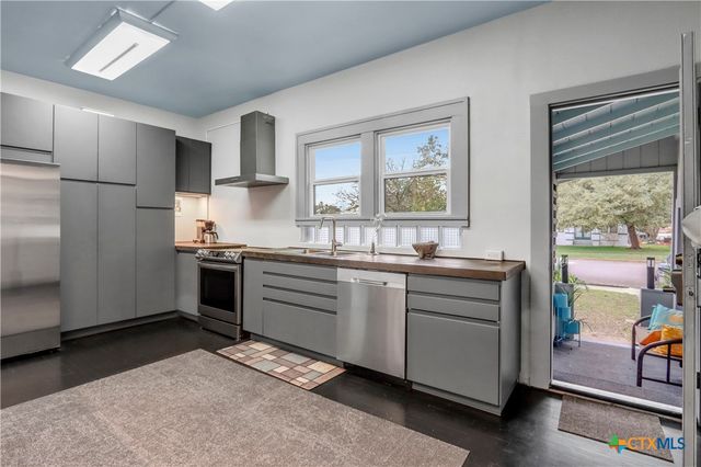 503 S Austin Street, Seguin, TX 78155