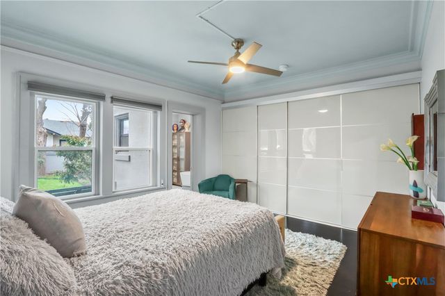 503 S Austin Street, Seguin, TX 78155