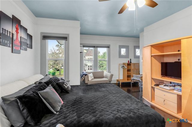 503 S Austin Street, Seguin, TX 78155