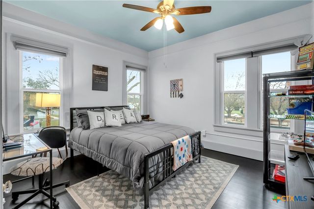 503 S Austin Street, Seguin, TX 78155