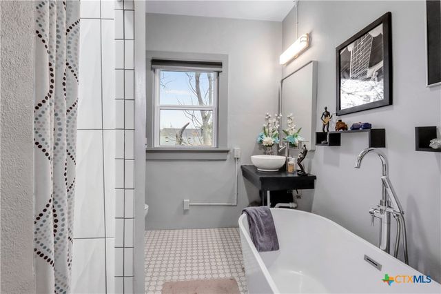 503 S Austin Street, Seguin, TX 78155