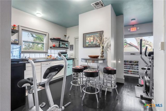 503 S Austin Street, Seguin, TX 78155