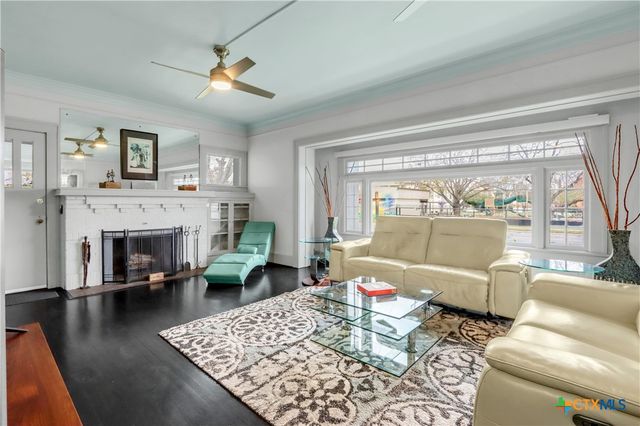 503 S Austin Street, Seguin, TX 78155