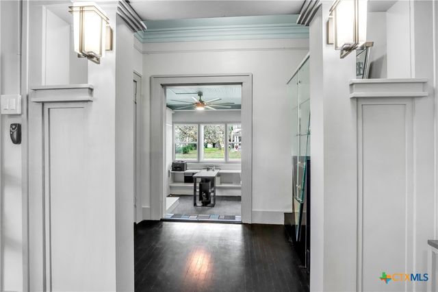 503 S Austin Street, Seguin, TX 78155