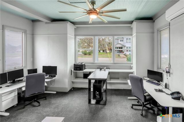 503 S Austin Street, Seguin, TX 78155