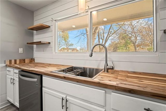 3826 S Crysler Avenue, Independence, MO 64055