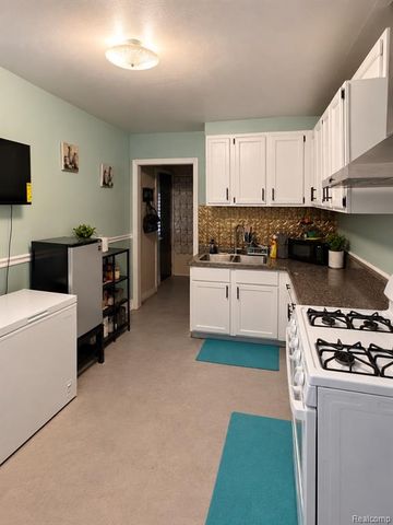 22401 Cunningham Avenue, Warren, MI 48091