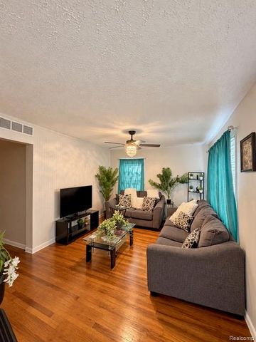 22401 Cunningham Avenue, Warren, MI 48091