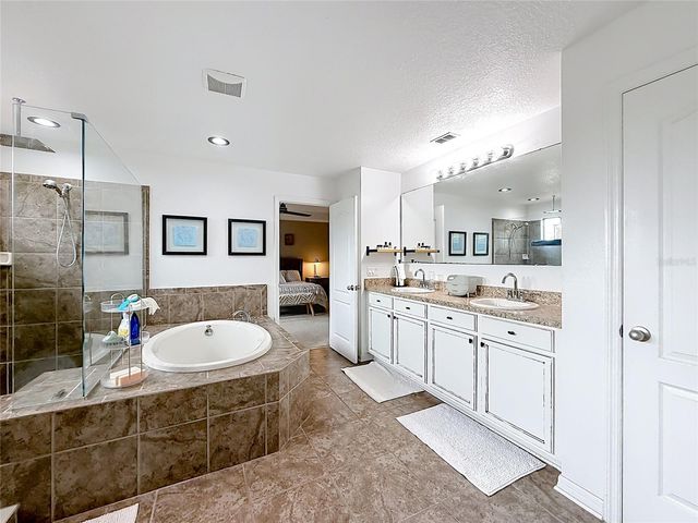 726 WOODS LANDING DRIVE, Minneola, FL 34715