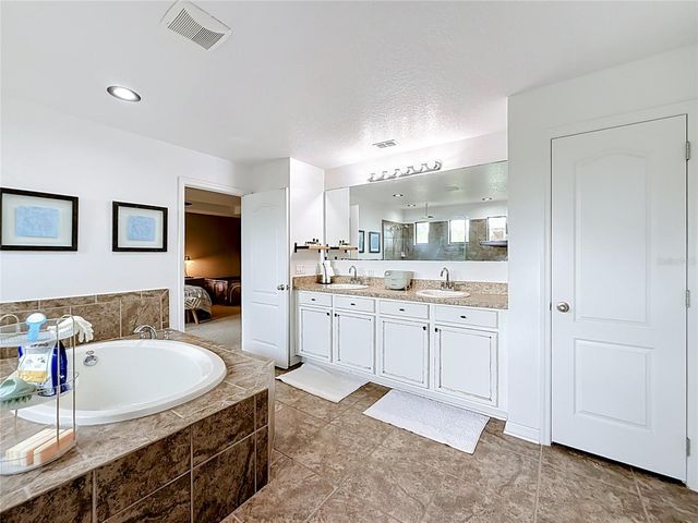 726 WOODS LANDING DRIVE, Minneola, FL 34715