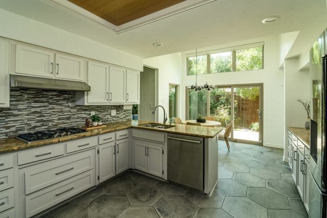 6918 Chevy Chase Avenue, Dallas, TX 75225