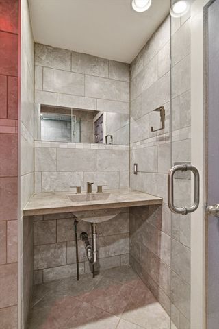 138 West St, Easthampton, MA 01027
