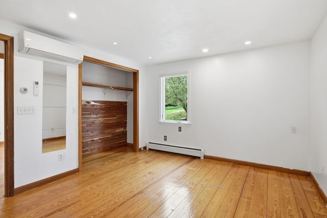 138 West St, Easthampton, MA 01027