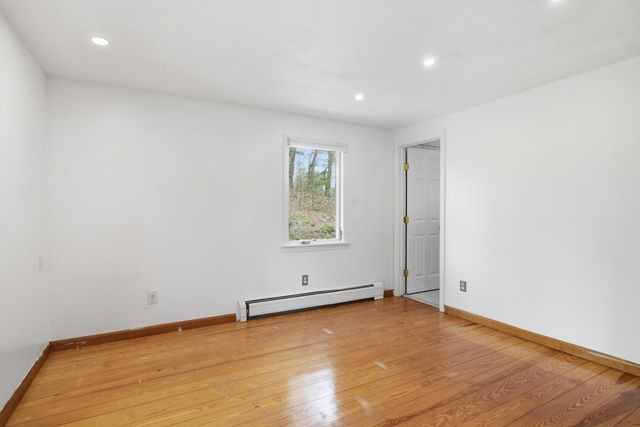 138 West St, Easthampton, MA 01027