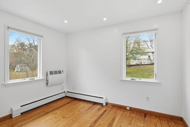 138 West St, Easthampton, MA 01027