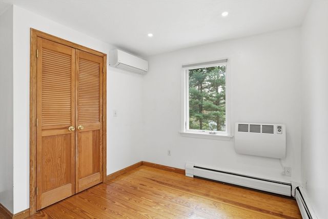 138 West St, Easthampton, MA 01027