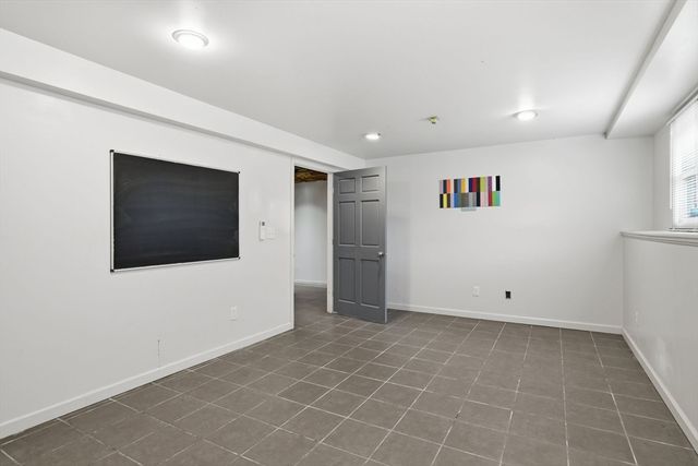 138 West St, Easthampton, MA 01027