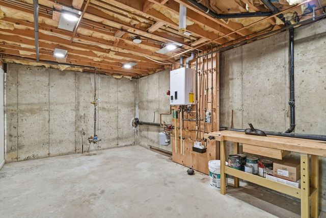 138 West St, Easthampton, MA 01027