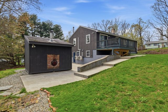 138 West St, Easthampton, MA 01027