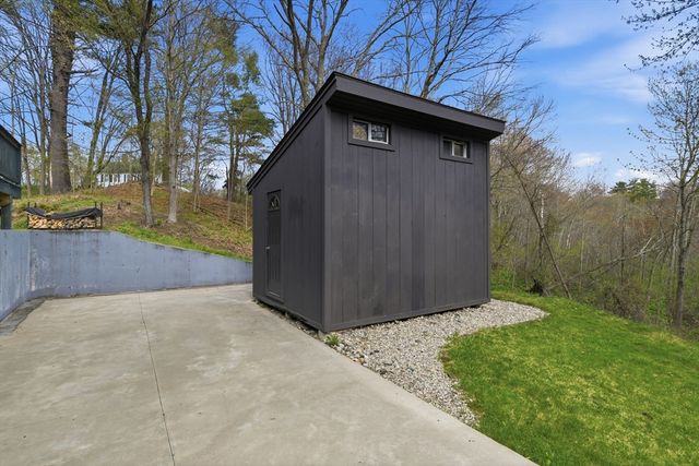 138 West St, Easthampton, MA 01027