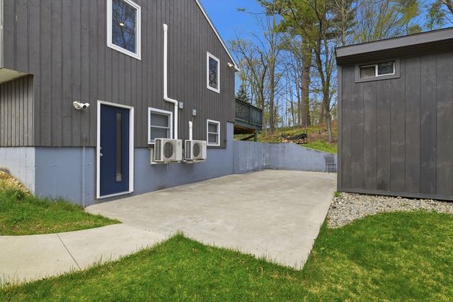 138 West St, Easthampton, MA 01027