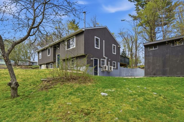 138 West St, Easthampton, MA 01027