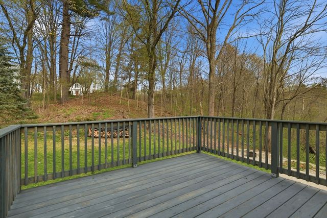 138 West St, Easthampton, MA 01027