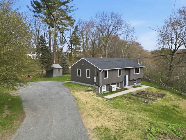138 West St, Easthampton, MA 01027