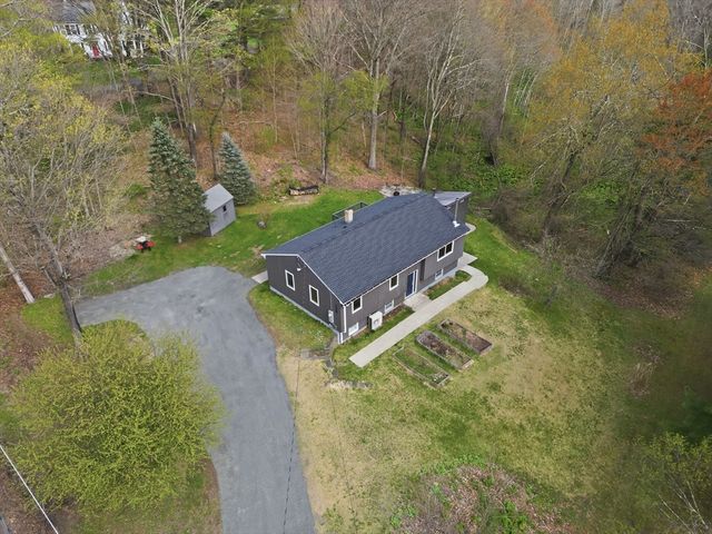 138 West St, Easthampton, MA 01027