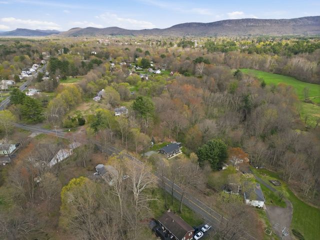 138 West St, Easthampton, MA 01027