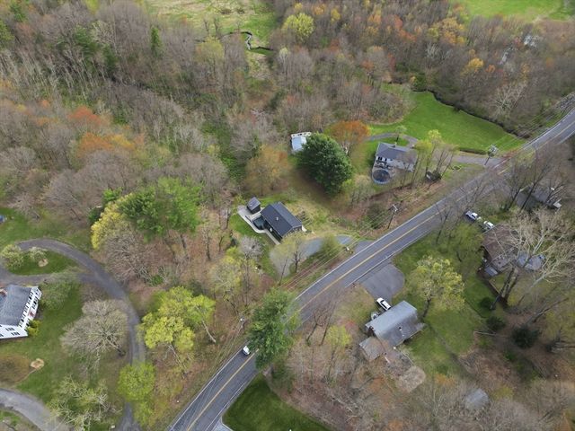 138 West St, Easthampton, MA 01027