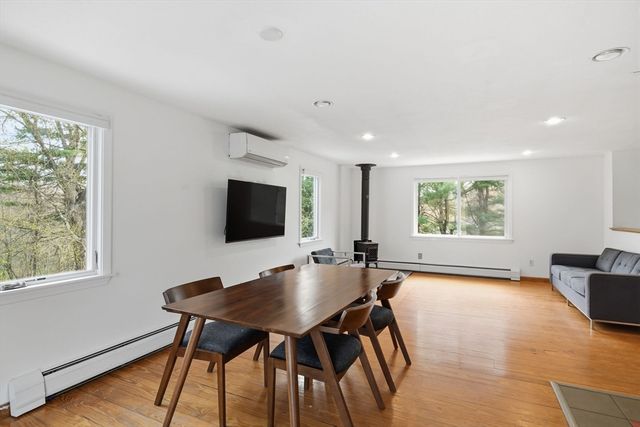 138 West St, Easthampton, MA 01027