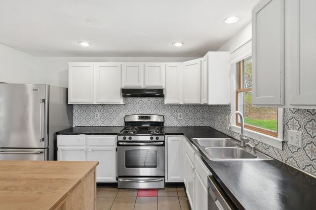 138 West St, Easthampton, MA 01027